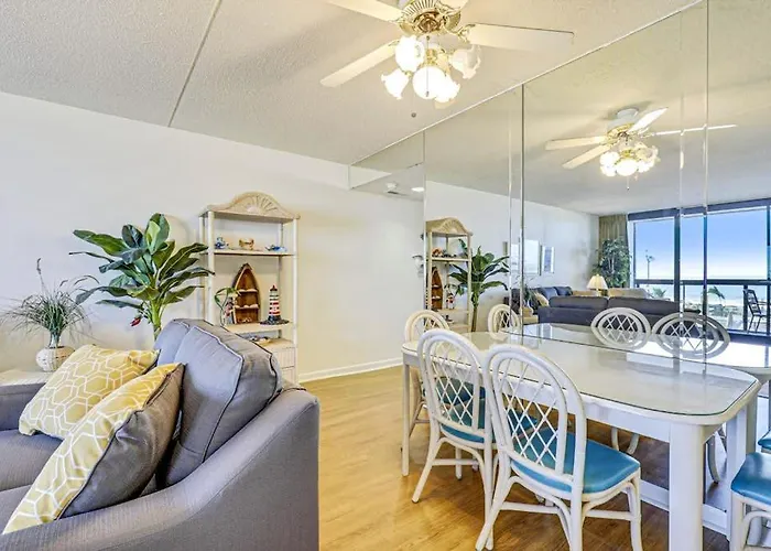 Spacious & Bright Beachfront With Ocean Views From Balcony & Pool