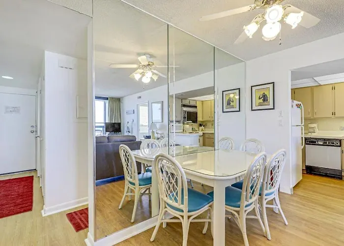 Spacious & Bright Beachfront With Ocean Views From Balcony & Pool Holiday home Ocean City