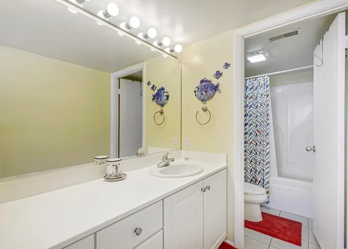 Spacious & Bright Beachfront With Ocean Views From Balcony & Pool *