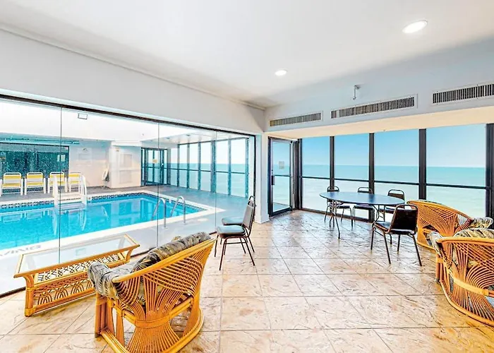 Spacious & Bright Beachfront With Ocean Views From Balcony & Pool Holiday home