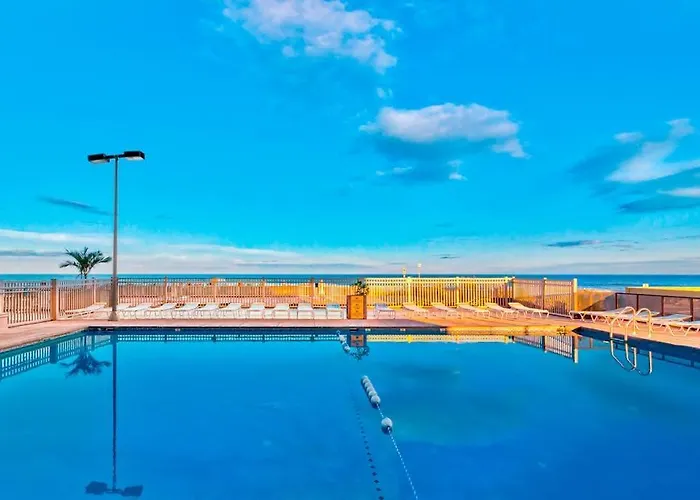 Holiday home Spacious & Bright Beachfront With Ocean Views From Balcony & Pool